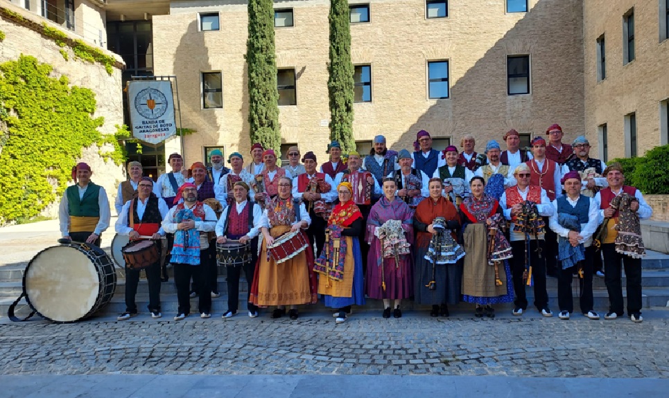 La gaita de boto, así no: arainfo.org/?p=305612

👉 Lo que debía ser una celebración de nuestra identidad como Pueblo ha sido convertido en un desfile de sumisión, con banda sonora incluida: nuestra gaita de boto tocando el himno del estado

✍️ Lo cuenta Mary Carmen Bozal