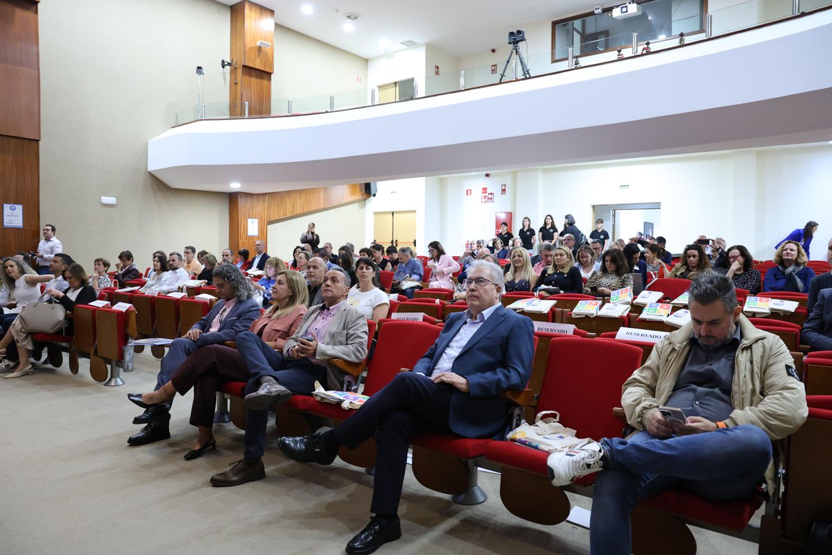 CabildoLZ's tweet photo. 🎓 Ayer comenzamos con las XXXIII Jornadas de Inspección Educativa en Canarias

💬 Durante tres días, docentes, inspectores y expertos se reúnen en Lanzarote para reflexionar sobre los grandes retos de la Formación Profesional. 

📍 Sede del Cabildo 
 📅 hasta el 25 de abril https://t.co/acay83QXbn