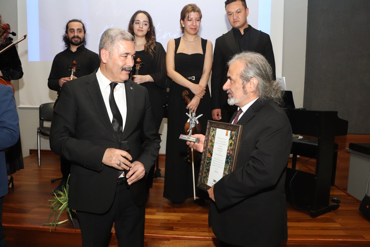 efelerilcemem's tweet photo. İlçe Milli Eğitim Müdürümüz Sn Hakan ÖZCAN’ın katılımlarıyla, Efeler İlçe Milli Eğitim Müdürlüğü Müzik ve Sanat Akademisi tarafından Sanat Festivali kapsamında düzenlenen İzmir Devlet Opera ve Balesi Eğitim Konseri başarıyla gerçekleştirilmiştir.
@tcmeb
@ekicis20
@hakanozcan65 https://t.co/3Il1VJwxf4