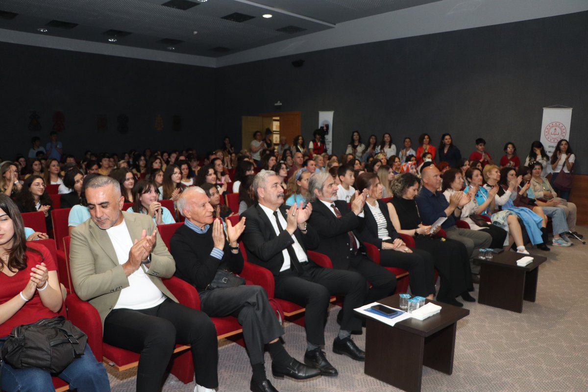 efelerilcemem's tweet photo. İlçe Milli Eğitim Müdürümüz Sn Hakan ÖZCAN’ın katılımlarıyla, Efeler İlçe Milli Eğitim Müdürlüğü Müzik ve Sanat Akademisi tarafından Sanat Festivali kapsamında düzenlenen İzmir Devlet Opera ve Balesi Eğitim Konseri başarıyla gerçekleştirilmiştir.
@tcmeb
@ekicis20
@hakanozcan65 https://t.co/3Il1VJwxf4