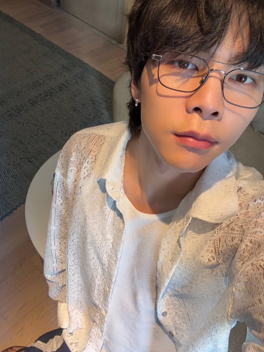 jsuhsource's tweet photo. 250424 - 🐱🫧💌

it's okay, I took a selca under the light too. 
ㅋㅋㅋㅋㅋㅋㅋㅋㅋㅋ
ㅋㅋㅋㅋ what am I doing? ㅋㅋㅋㅋ
what kind of concept is this?
I have no clue ㅋㅋㅋㅋ https://t.co/A4CgPzz5HA