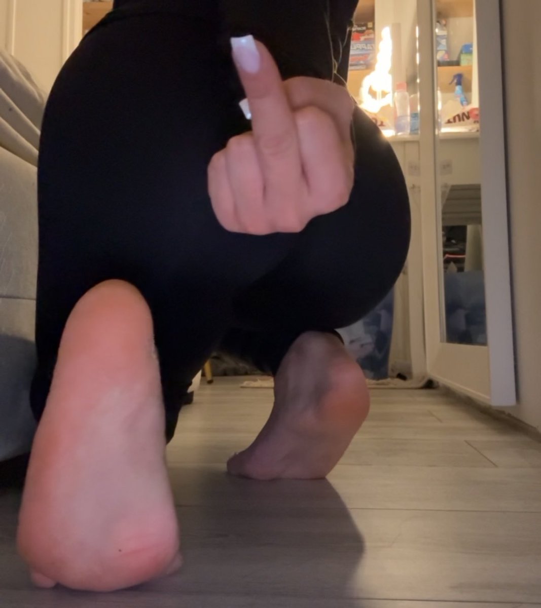 Iraqigoddessuk's tweet photo. My middle finger is all you deserve white boy https://t.co/6SpBcIpNmX