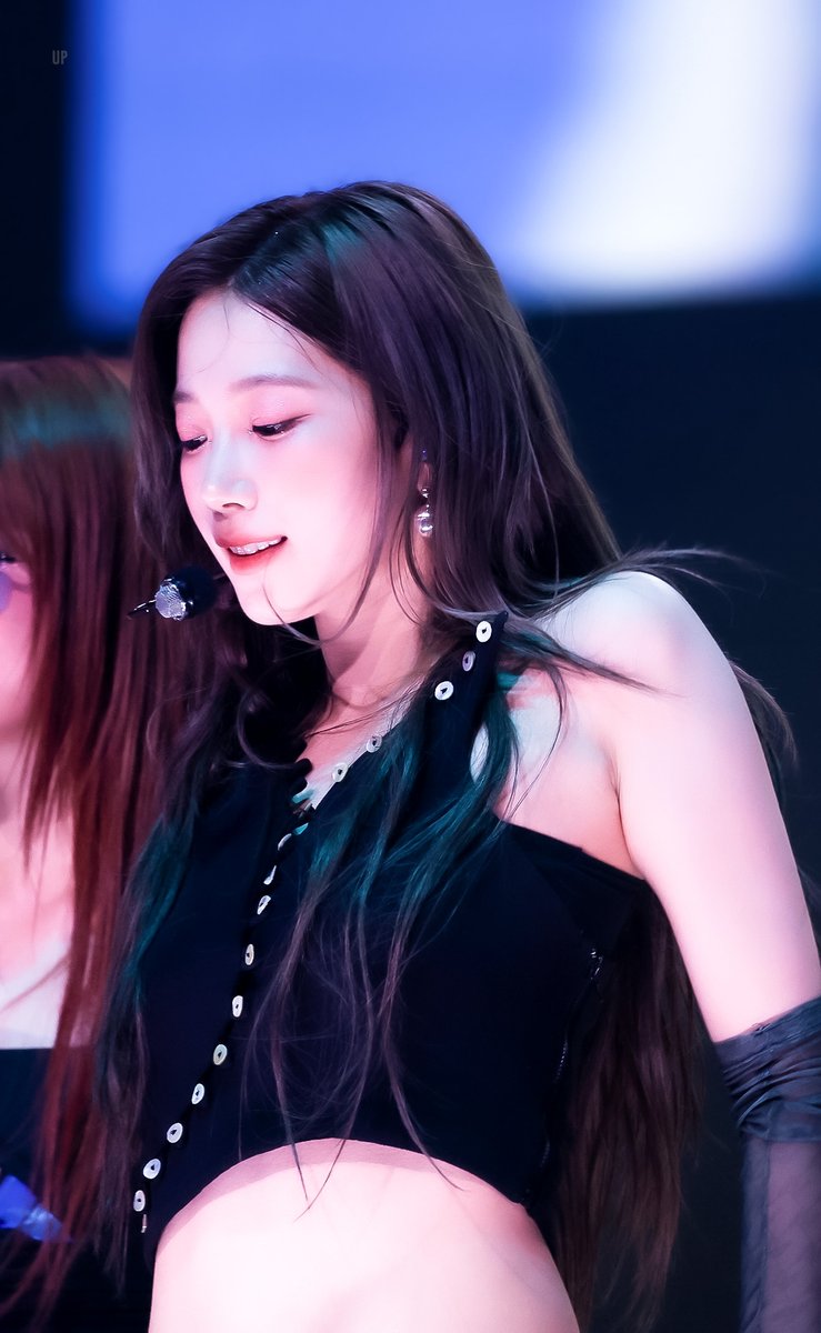 250419

#르세라핌 #LE_SSERAFIM #카즈하 #KAZUHA