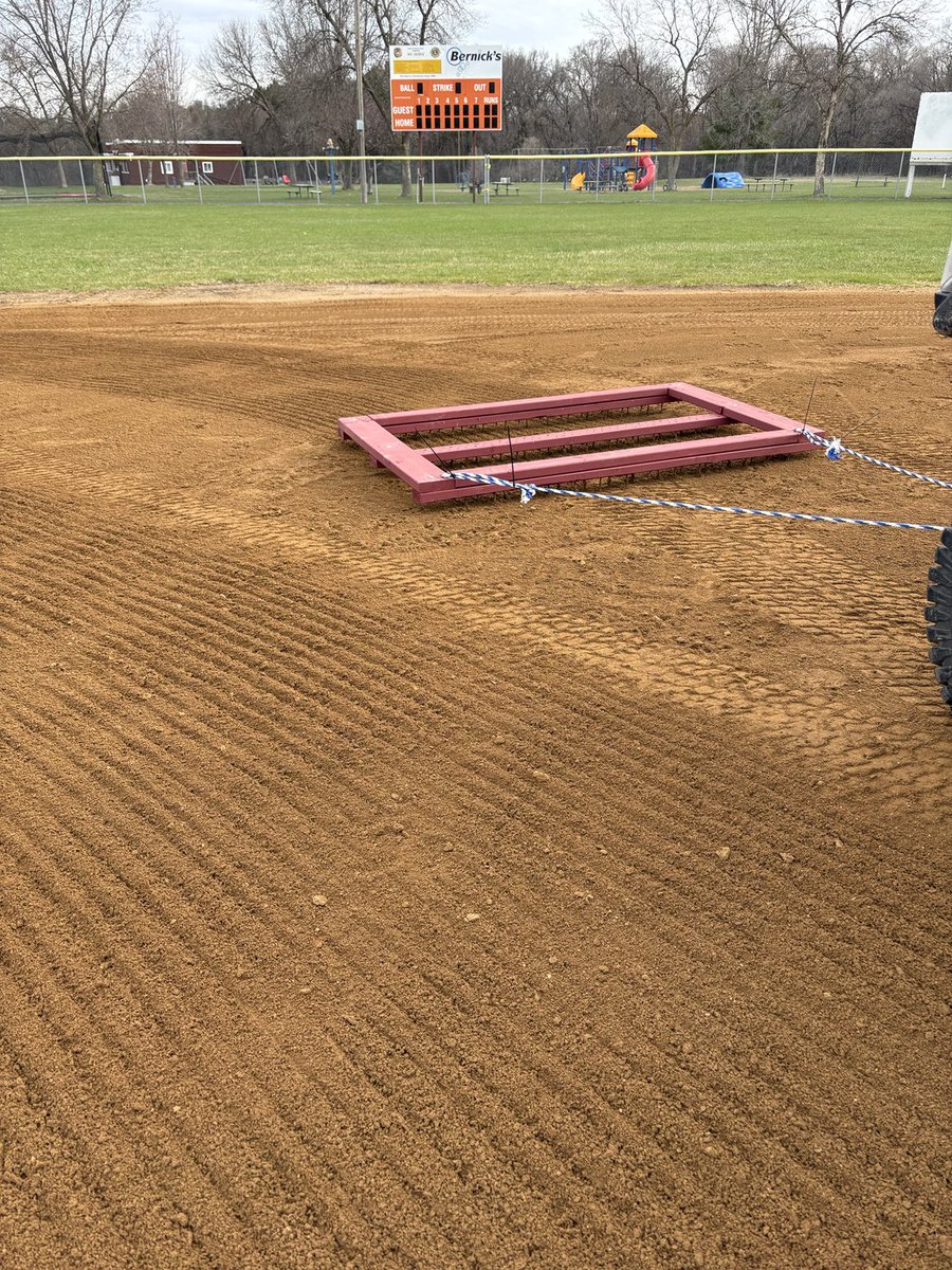 Fitz12Joey's tweet image. PSA for those in the twin cities and @MinnBaseball. Ideal cloudy, cool conditions with no wind this morning perfect for a light nail drag ahead of this rain.