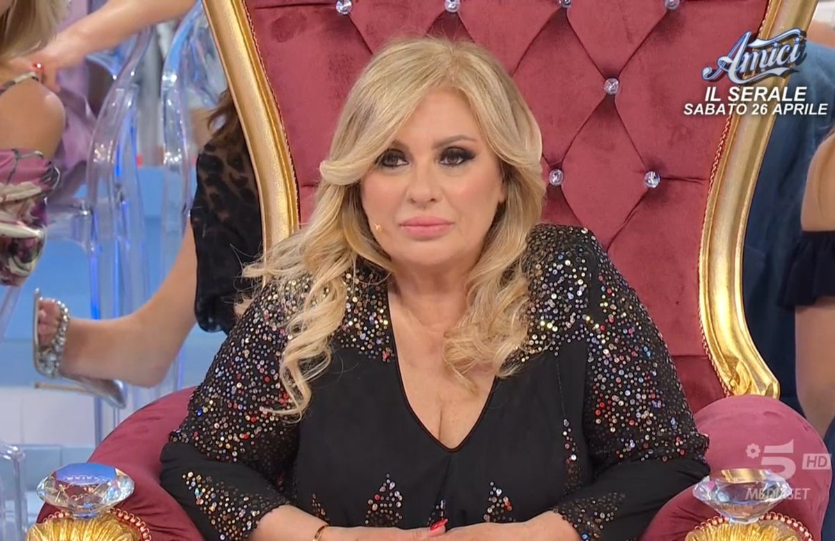 IlMondodellaTV's tweet image. Fantasticherò, ma in un momento ho percepito un pò di dispiacere in #Tina per la fine del "trono" con #Cosimo...
#uominiedonne