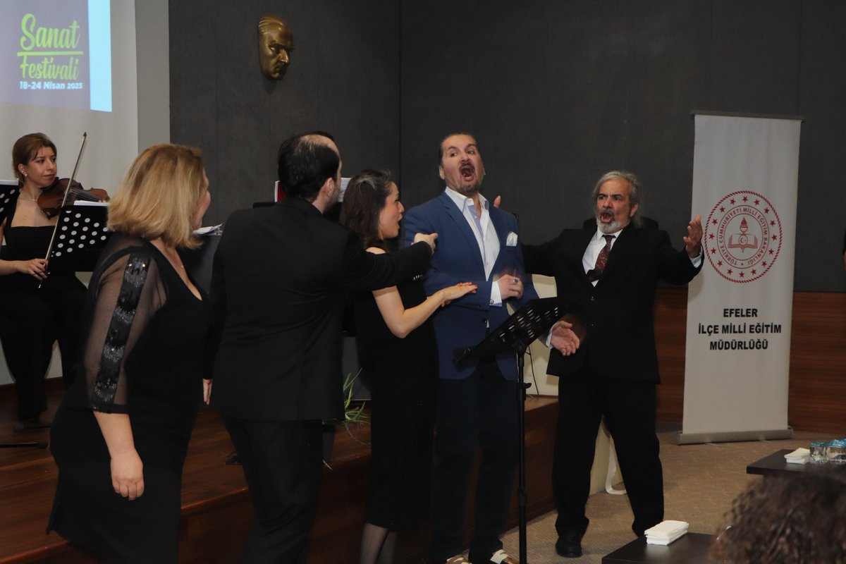efelerilcemem's tweet photo. İlçe Milli Eğitim Müdürümüz Sn Hakan ÖZCAN’ın katılımlarıyla, Efeler İlçe Milli Eğitim Müdürlüğü Müzik ve Sanat Akademisi tarafından Sanat Festivali kapsamında düzenlenen İzmir Devlet Opera ve Balesi Eğitim Konseri başarıyla gerçekleştirilmiştir. @tcmeb  @ekicis20  @hakanozcan65 https://t.co/koUw6r8xFu
