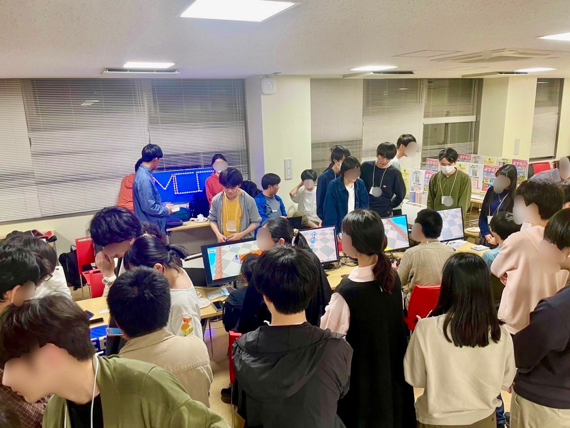 本日はA科拡大オリエンテーション後の懇親会に参加させて頂きました！！

MCCでは去年の農工祭に向けて製作したゲーム、「RicoShot」を展示しました！！

ブースは大盛況で、沢山の新入生に遊んで頂きました！！