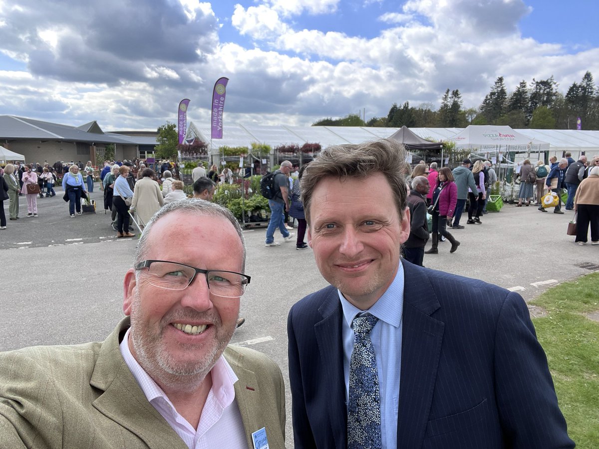 simon cotton (@simoncotton69) on Twitter photo Great morning at <a href="/HarrogateFlower/">HarrogateFlowerShow</a> #Harrogate doing my annual spot of helping judging the trade stands. Tough to choose winners with so many fantastic exhibitors and that’s before you even get to the flowers 🌺!!!! Open all weekend until Sunday and well worth a visit! Great morning at <a href="/HarrogateFlower/">HarrogateFlowerShow</a> #Harrogate doing my annual spot of helping judging the trade stands. Tough to choose winners with so many fantastic exhibitors and that’s before you even get to the flowers 🌺!!!! Open all weekend until Sunday and well worth a visit!