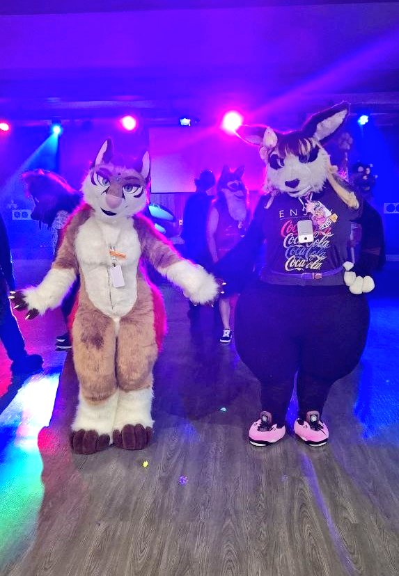 Me and <a href="/rubysionnach/">Ruby Sionnach</a> enjoying <a href="/eventopatas/">Evento Patas</a> furry convention 💜

#sallylauderdale #ssbbw #bbw #fatfurs #fatfursona #fursuit #fursuiter #furry #furryfandom #furrybrasil 🇧🇷