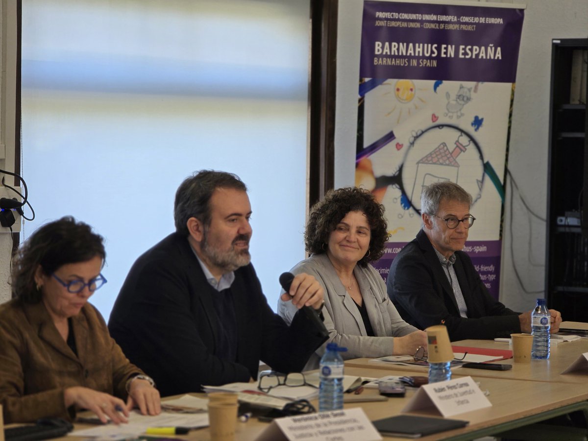 dsocialscat's tweet photo. 🏡 La secretària d’Infància, Adolescència i Joventut, @llorenst, ha participat en la visita d’estudi a la Barnahus de Tarragona i a la 2a reunió del Grup Assessor del projecte Barnahus Espanya.

➡ Una jornada per compartir la tasca feta des de Catalunya en la implementació del model Barnahus i reforçar l’atenció integral, especialitzada i coordinada a infants víctimes de violència sexual.

🇪🇺 La trobada s’emmarca en el projecte conjunt de la Unió Europea i el Consell d’Europa “Barnahus Espanya”, implementat en col·laboració amb el @JuventudInfGob i el @M_Presidencia.