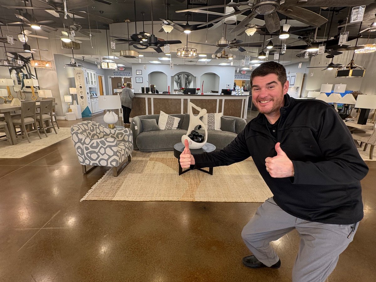 ProgLighting's tweet image. Stop by our Progressive Lighting Lanier showroom and let our bright, cheerful, highly-trained experts help you find the perfect lighting and home décor! 💡 From stylish fixtures to standout service, we’ve got you (and your space) covered. 👍 

4180 Ga. Highway 400 in Cumming