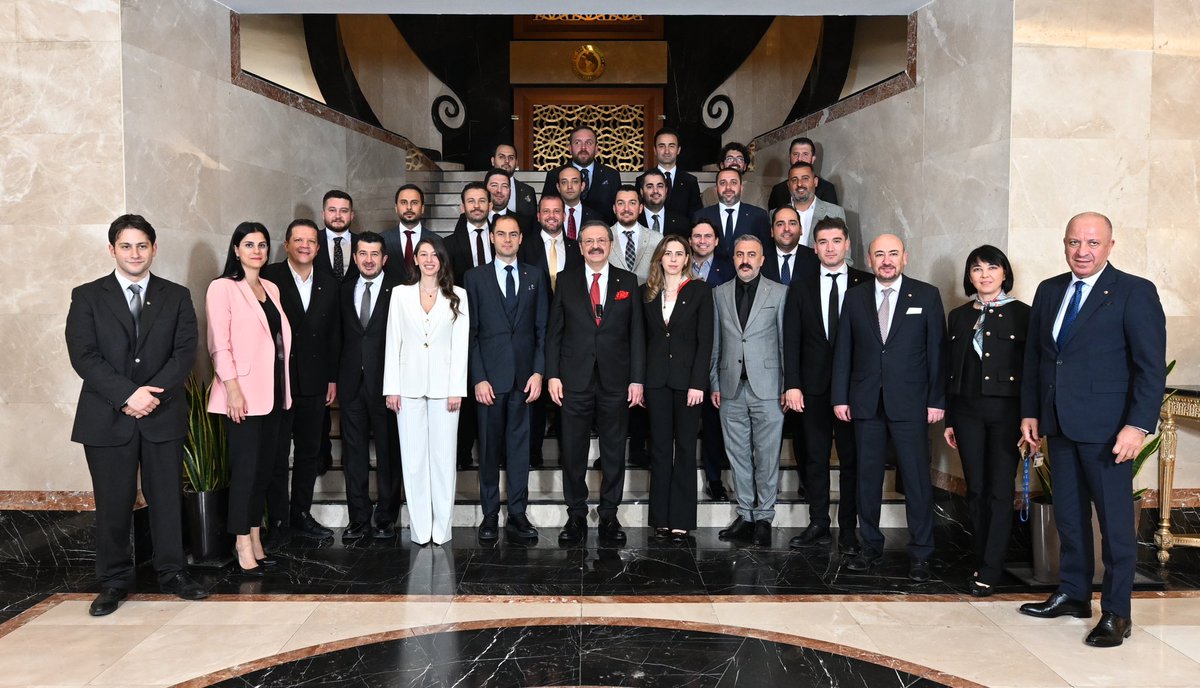 TOBB Genç Girişimciler Kurulu Başkanımız Turgut Konukoğlu ve TOBB Genç Girişimciler Üst Kurul üyelerimizle bir araya geldik. 

81 il ve ilçelerde yapılan çalışmaları ve girişimcilik ekosistemini güçlendirmek için yapılması gerekenleri değerlendirdik.
<a href="/tobb_ggk/">TOBB Genç Girişimciler Kurulu</a>