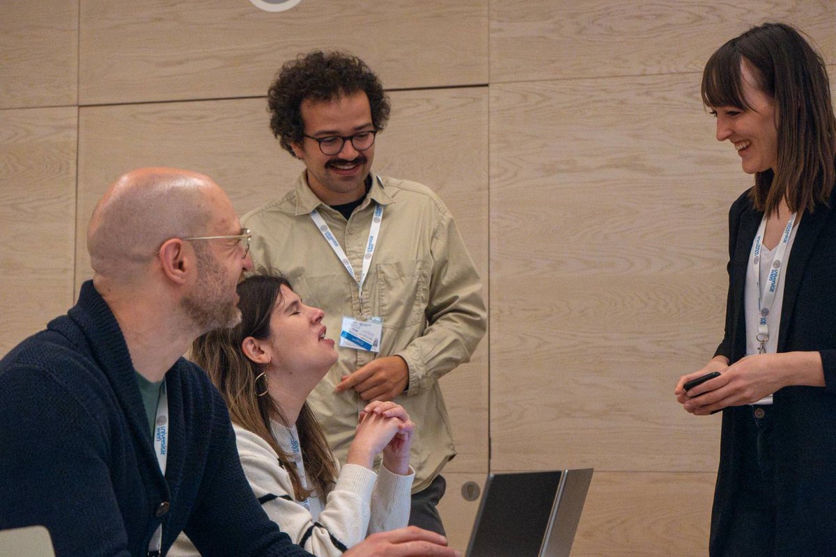 COMPTEXTCONF's tweet image. A stimulating morning of hands-on tutorials at #COMPTEXT2025 introduced participants to advanced techniques in digital trace data collection, visual content analysis, and Bayesian text modelling. The day is far from over — stay tuned for more cutting-edge methods in action.