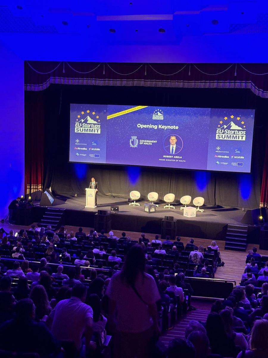 dimitrioskonst's tweet image. The state of the European startup ecosystem in two pictures:
In the EU startup summit in Malta, the auditorium is full for a politician but empty for a unicorn founder who built his country’s biggest fintech.