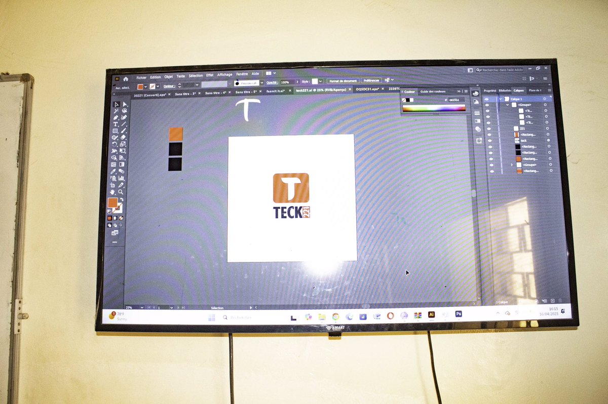 221Ecole's tweet image. 💻📌 𝗗𝗲𝘀 𝗳𝗼𝗿𝗺𝗲𝘀, 𝗱𝗲𝘀 𝗰𝗼𝘂𝗹𝗲𝘂𝗿𝘀, 𝗱𝗲𝘀 𝗶𝗱é𝗲𝘀 𝗽𝗹𝗲𝗶𝗻 𝗹𝗮 𝘁ê𝘁𝗲 ! 🎨

#OpportunitéÉducative #marketingdigital #Formation #Licence #Ecole221 #Design #DevelopementWeb #codage