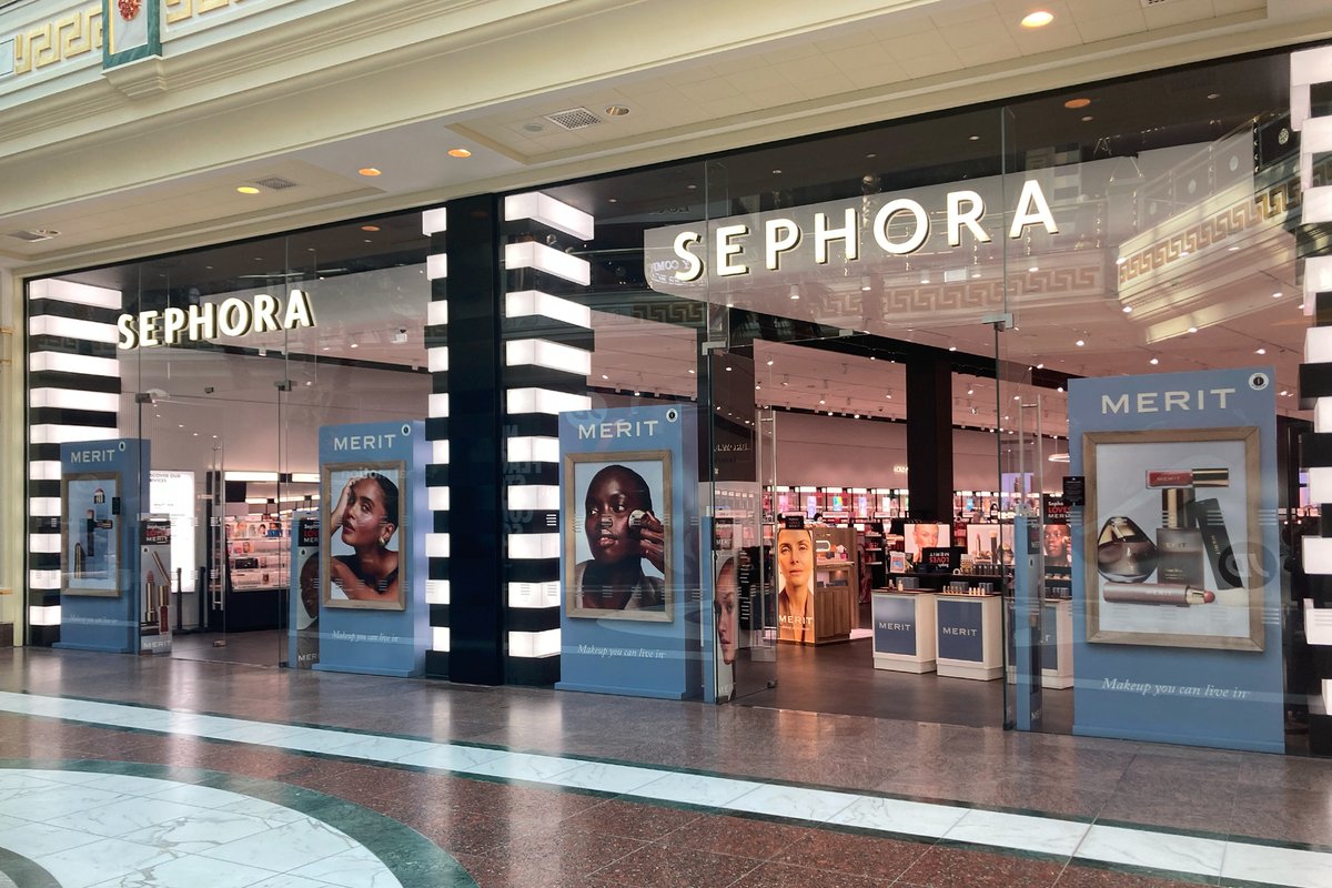 OutformInt's tweet image. We couldn’t be prouder of our global partner Merit Beauty for their stunning Sephora UK launch &amp;amp; store takeover. We’re honored to have supported this milestone moment, maximizing the brand’s minimalist glam identity at every touchpoint.

#daretoinnovate #merit #sephorauk