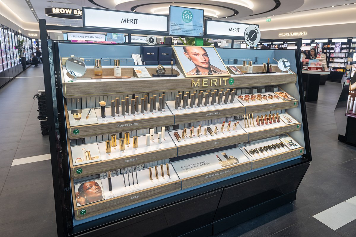 OutformInt's tweet image. We couldn’t be prouder of our global partner Merit Beauty for their stunning Sephora UK launch &amp;amp; store takeover. We’re honored to have supported this milestone moment, maximizing the brand’s minimalist glam identity at every touchpoint.

#daretoinnovate #merit #sephorauk