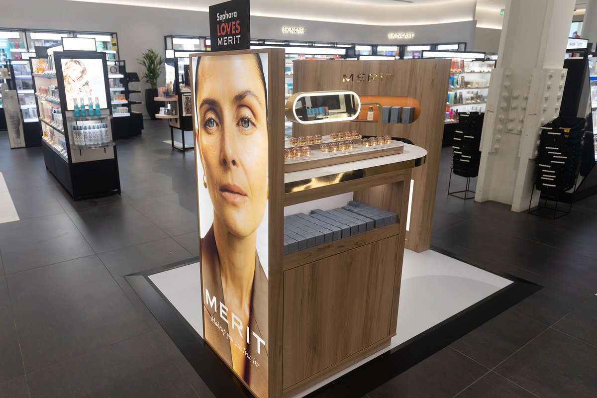 OutformInt's tweet image. We couldn’t be prouder of our global partner Merit Beauty for their stunning Sephora UK launch &amp;amp; store takeover. We’re honored to have supported this milestone moment, maximizing the brand’s minimalist glam identity at every touchpoint.

#daretoinnovate #merit #sephorauk