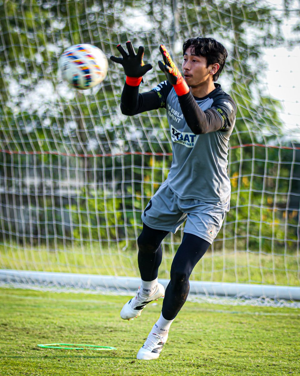 dhee_singh01's tweet photo. ⚽️🧤 

#KalingaSuperCup #IndianFooball #GreenAndMaroon #JoyMohunbagan #DM1 https://t.co/65go8lYBND