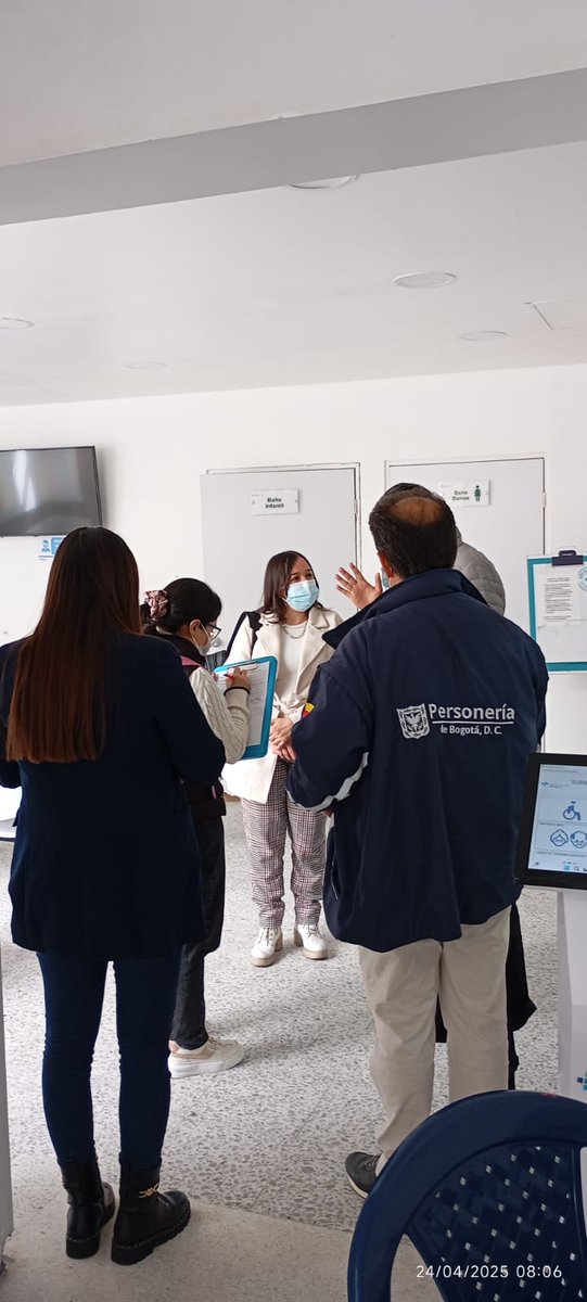 personeriabta's tweet photo. #AEstaHora 140 funcionarios recogen testimonios de usuarios, hablan con personal médico y registran imágenes para documentar la prestación de los servicios de salud en cada centro asistencial.
 #VigilanciaPreventiva https://t.co/E2DQhpZhg6