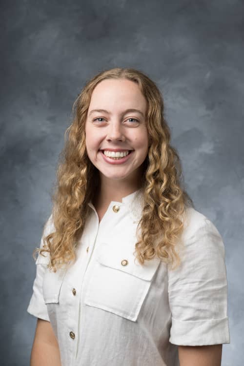 Meet Emma Chase, an undergrad student majoring in business analytics &amp; information systems and psychology. Her research focuses on predicting the causes of hiring imbalances. #daretodiscover

💡 spr.ly/60112wJZ9