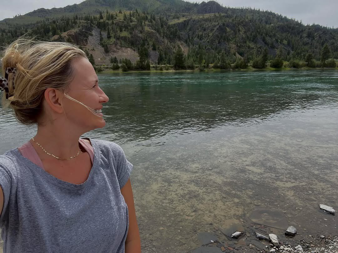 Two super important things we will be focused on as we grow and coach our network marketing team:

🌟 1) What to DO with the money we make. 

2) How to increase Emotional IQ. 

Excited for what we’re building and the people we are building with! 

Cheers to building a LEGACY!