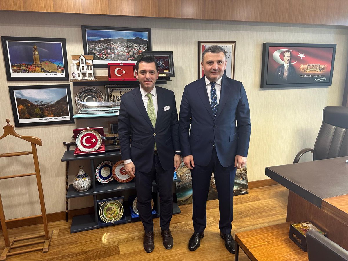 celalettin_kose's tweet photo. TBMM'de ziyaretimize gelen;

🔹Arzular Kabaköy Belde Belediye Başkanımız Çetin Rıza Tanış'a,
🔹Kocaeli'de faaliyet gösteren Gümüşhane Dernekler Federasyonu Başkanı Selami Kolcu'ya,
🔹Hemşehrilerimiz Fahri Demir'e ve Cengizhan Gazioğlu'na 

ziyaretleri sebebiyle teşekkür ediyorum. https://t.co/8w7iXSKJGC