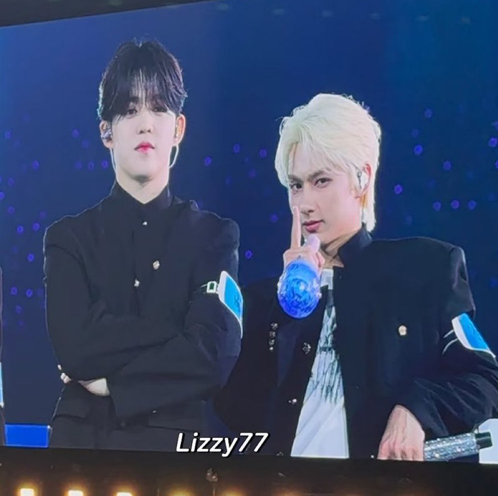 거기 너, 단추 잘 잠그고 다녀라
옆에 오빠는 안 잠궜는데요?
소녀야 나도 잡힌거야