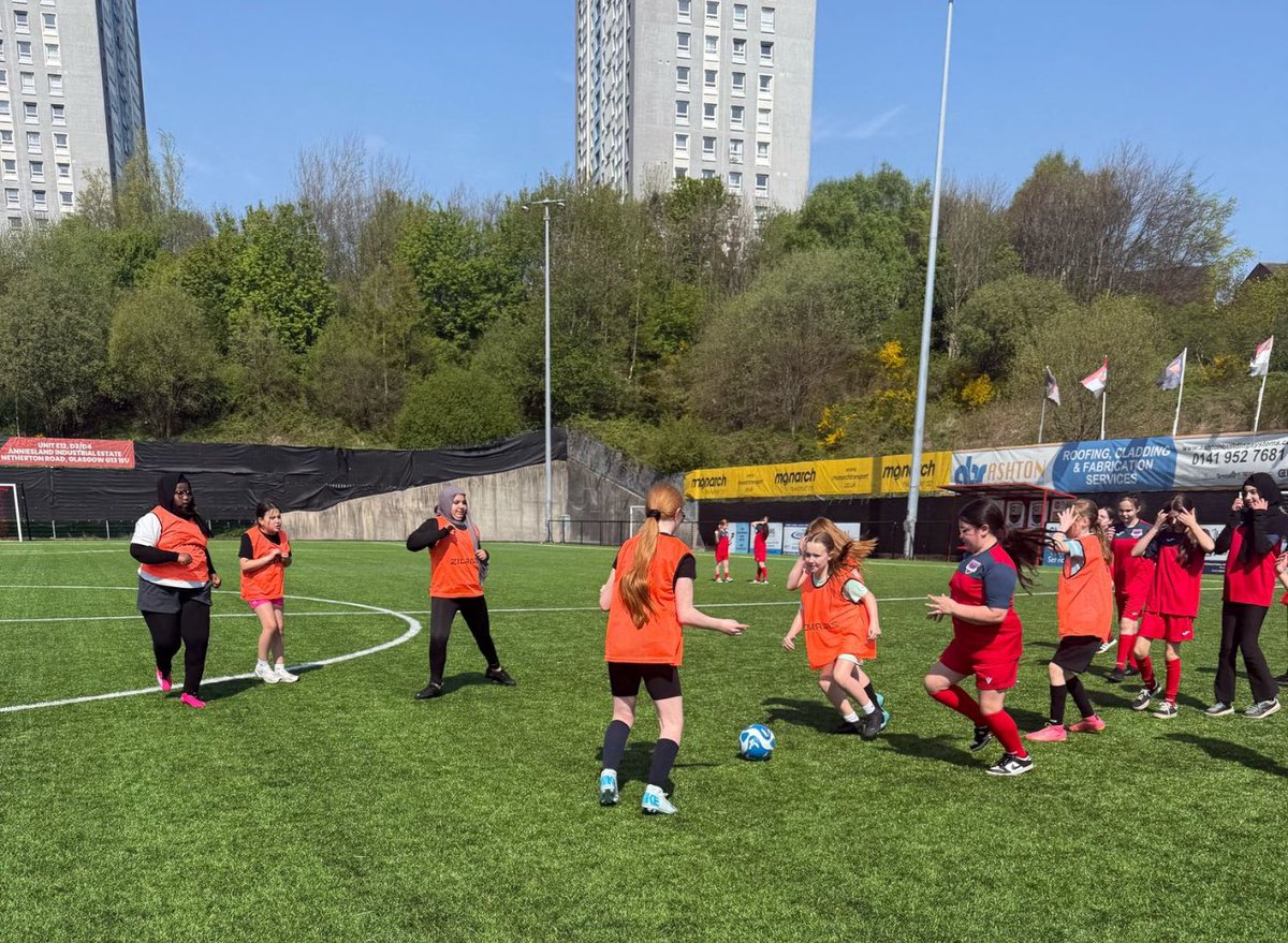 Great to have Antonine and St.Ninians up at the facility for our girls festival, amazing to see so many girls playing football 🔴⚫️⚽️