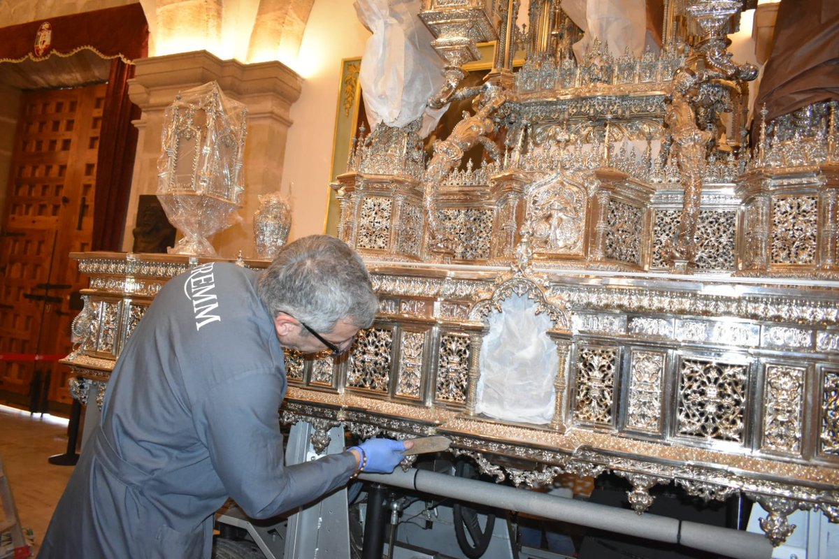 ☨✨La custodia procesional de la Vera Cruz brilla tras las labores de limpieza de la plata por parte de la <a href="/fremm_es/">FREMM</a>.
☨Un convenio de colaboración entre la Federación Regional de Empresarios del Metal de Murcia (FREMM) y la Cofradía  posibilita el mantenimiento de la custodia.