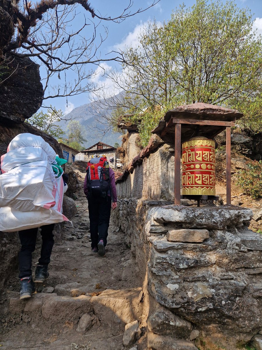 First steps along the route to Everest Base Camp 🇳🇵 and already feeling insignificant compared to the porters