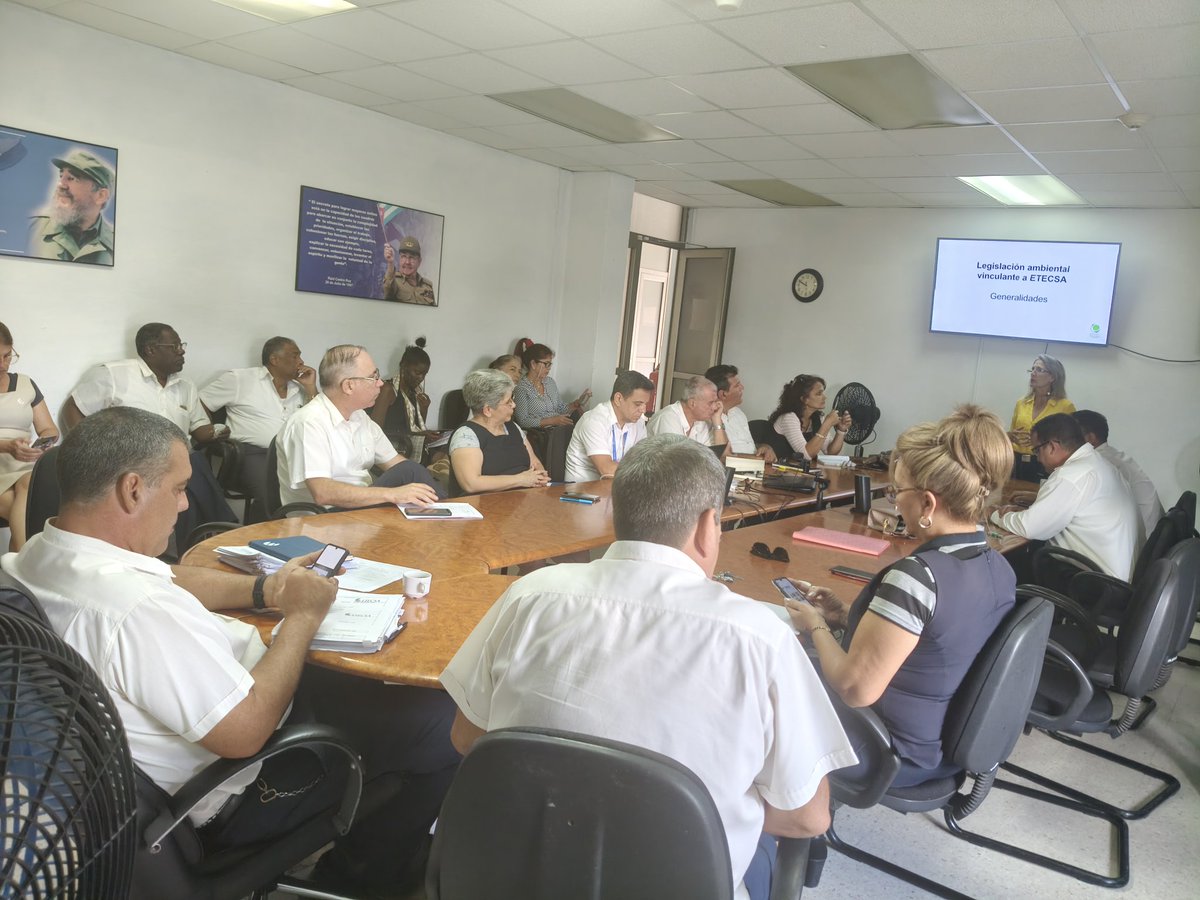 Especialistas del #CESAM en Villa Clara imparten capacitación al  Consejo de Dirección de la DTVC en temas medioambientales cumpliendo con las medidas derivadas del Diagnóstico Ambiental y en aras de lograr el Reconocimiento Ambiental Territorial
#EtecsaTeAcompaña #MedioAmbiente