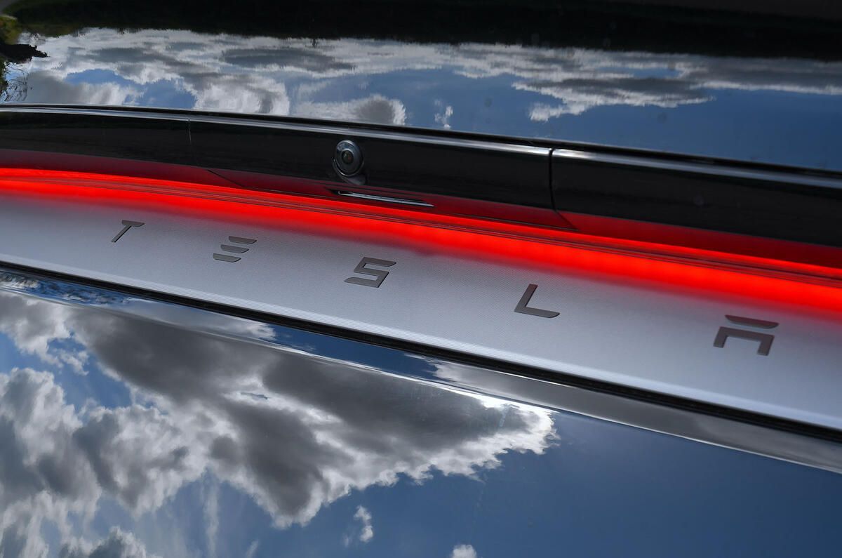 autocar's tweet image. REVIEW: Tesla's big-selling Model Y has been given a huge update - are we onto a new world-beater? buff.ly/Ecvq5zM