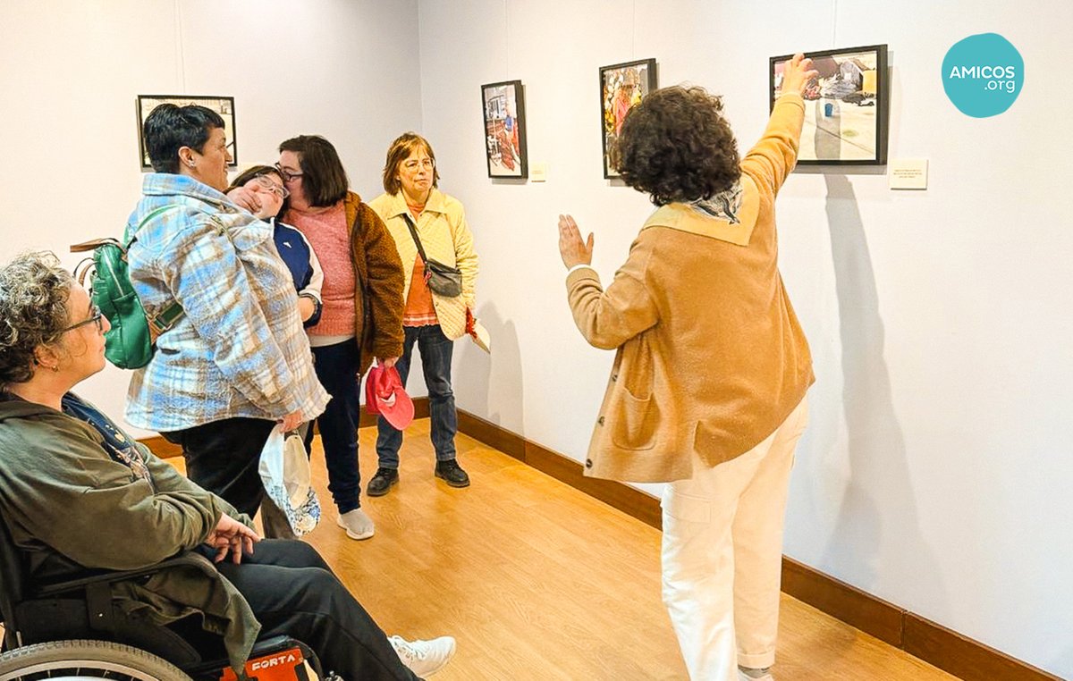 🎣 Los #Amicos nos dejamos enredar por la #exposición Atadoras en el #CentroCulturalLustresRivas! A través de la cámara de José Luis Rodríguez Ruza nos sumergimos en el oficio de las #redeiras: tradición, traballo duro y mucho arte 👏

Lo pasamos genial! 😍🌊📸