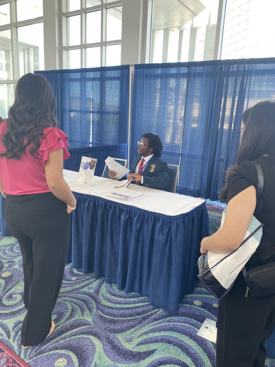 studentvoicesAL's tweet photo. Some of our SVT members attended the Alabama FBLA State Leadership Conference, connecting with over 1,300 students &amp; educators! They shared insights from our student survey &amp; spotlighted the powerful work SVT is doing to raise awareness on student issues in Alabama. https://t.co/MiNv1QFVSe