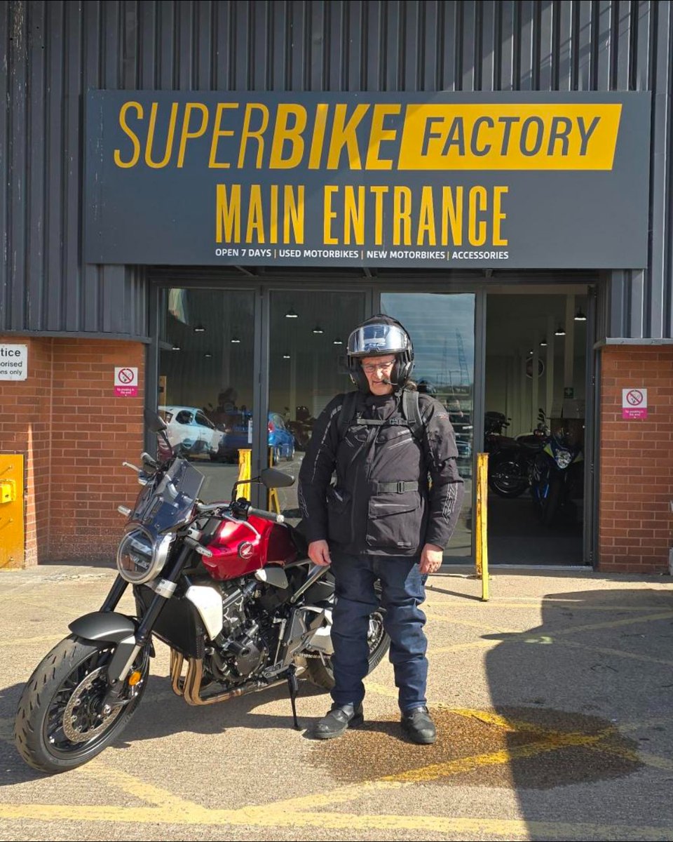 New Bike Day!

Here’s Patrick, all the way from Northern Ireland, collecting his 2023 Honda CB1000R from SuperBike Factory West Yorkshire 😎

SHOP ALL #MOTORBIKES: ow.ly/RRHJ50TX2Ec

#NewBikeDay #HondaCB1000R #WestYorkshire #SuperBikeFactory