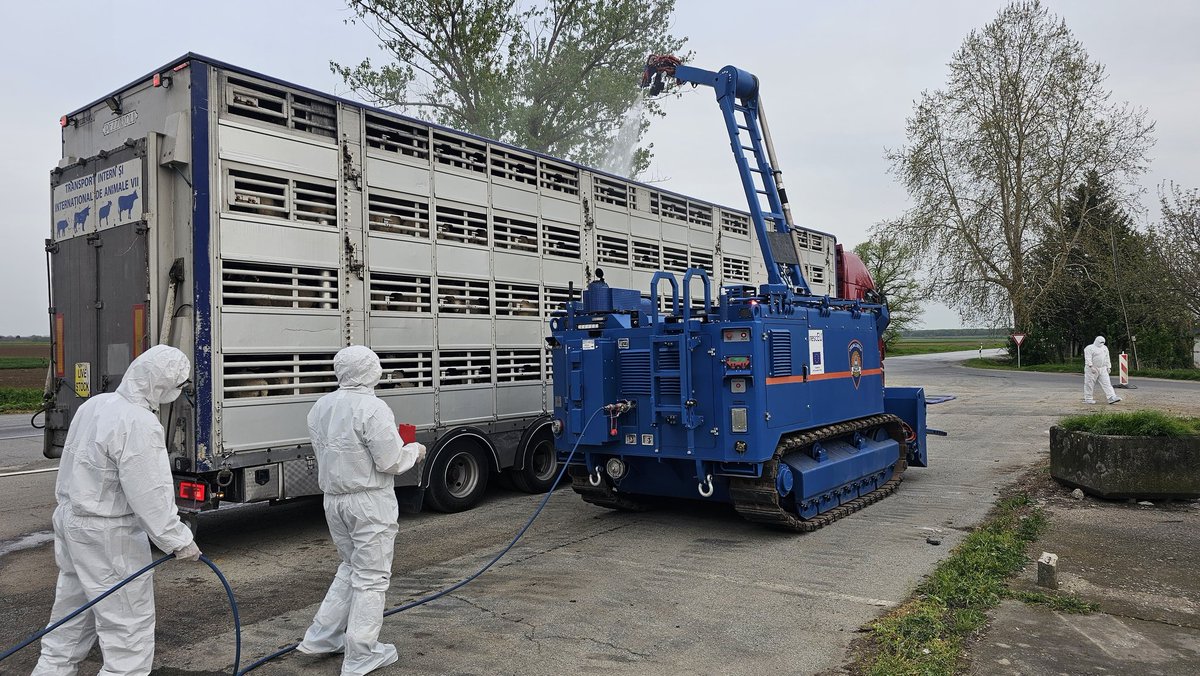 DOKING_Ltd's tweet image. @DOKINGltd&apos;s #CBRN #roboticsystems are a key factor in preventing the further spread of the highly contagious and dangerous animal viral #disease foot-and-mouth which poses a significant threat to animal #health &amp;amp; livestock breeding.

Watch full video: youtu.be/gOX2eOZ71_w?si…