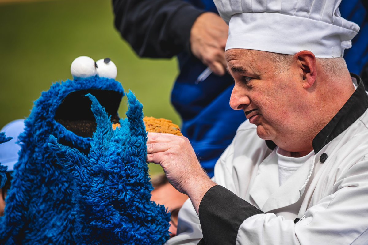 chef_saints's tweet image. As usual, #cookiemonster won. Itβs much easier to win a cookie eating contest when you donβt have a digestive system. @StPaulSaints @Ushertainers #funisgood πΈ @ratinthehat84