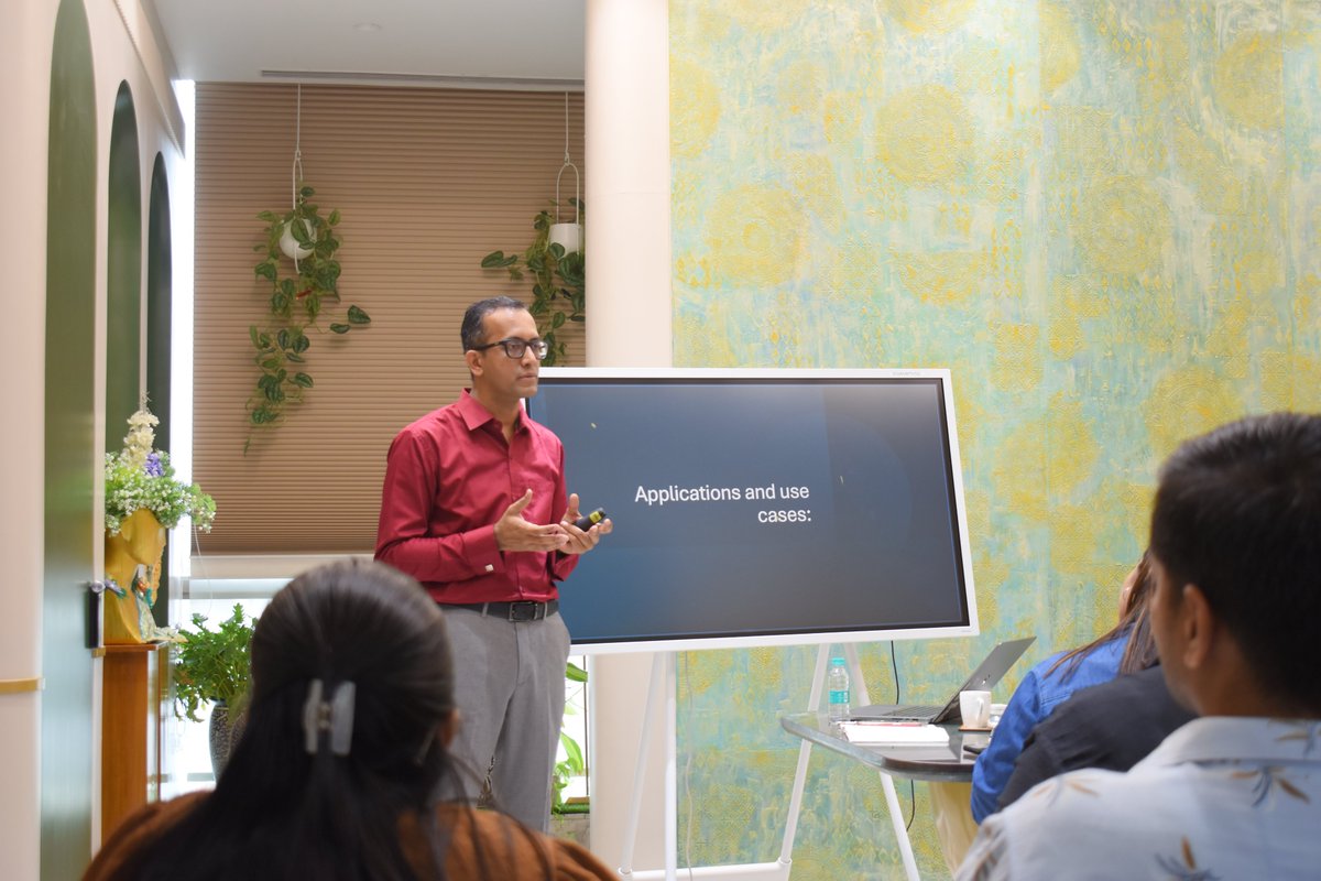 shivaami's tweet image. Last week, our key team at Shivaami took a deep dive into the evolving world of AI through an insightful masterclass.

Thank you, Sreeraman Thiagarajan, for leading this engaging session. 

#Shivaami #AIForWork #TeamShivaami #BetterTogether
