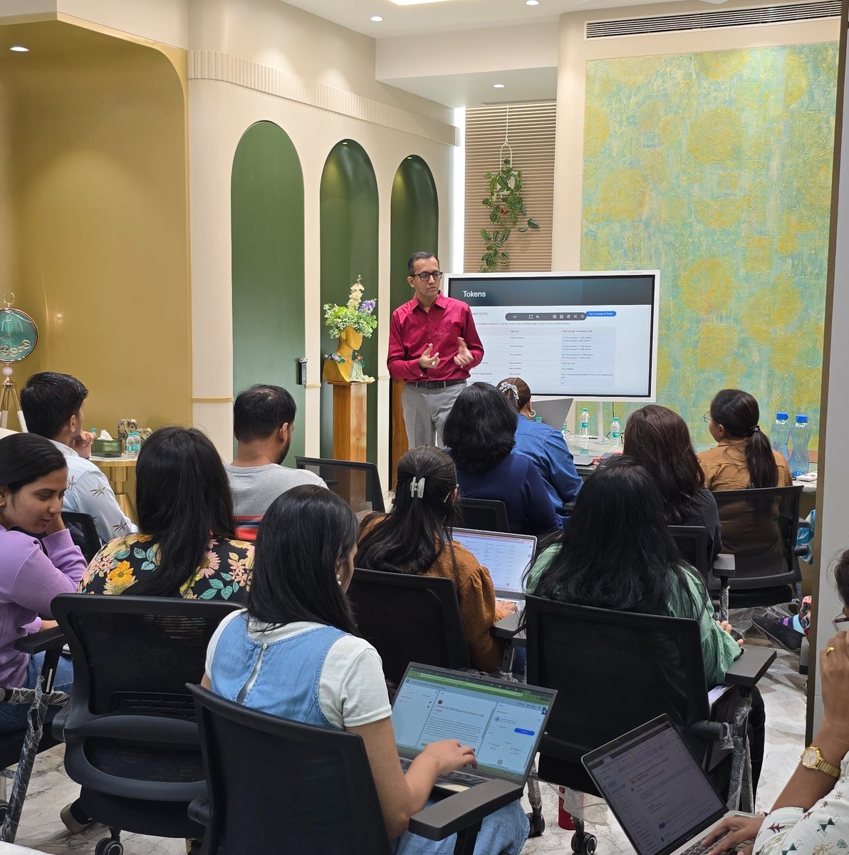 shivaami's tweet image. Last week, our key team at Shivaami took a deep dive into the evolving world of AI through an insightful masterclass.

Thank you, Sreeraman Thiagarajan, for leading this engaging session. 

#Shivaami #AIForWork #TeamShivaami #BetterTogether