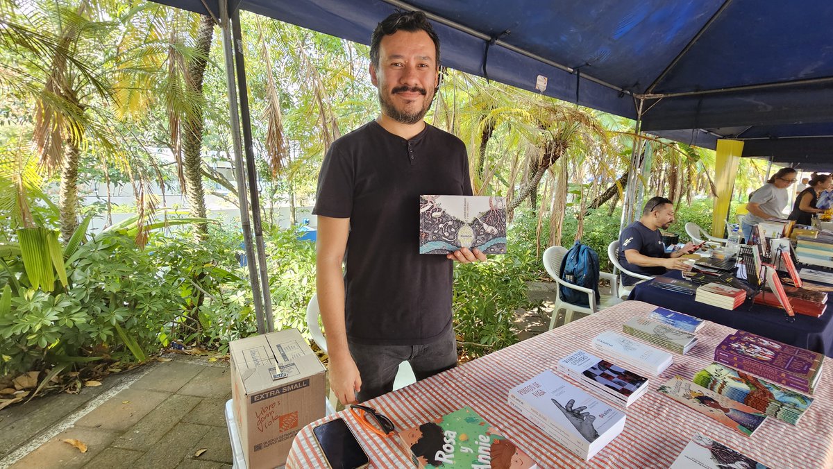 <a href="/UCA_ES/">UCA El Salvador</a> <a href="/OjodeCuervoCA/">Editorial Ojo de Cuervo</a> <a href="/indoleditores/">Índole Editores</a> <a href="/UDBelsalvador/">UDB El Salvador</a> Efrain Caravantes, de editorial Kalina, nos recomienda su más reciente publicación del escritor salvadoreño Kijadurías titulada «Un pequeño milagro».