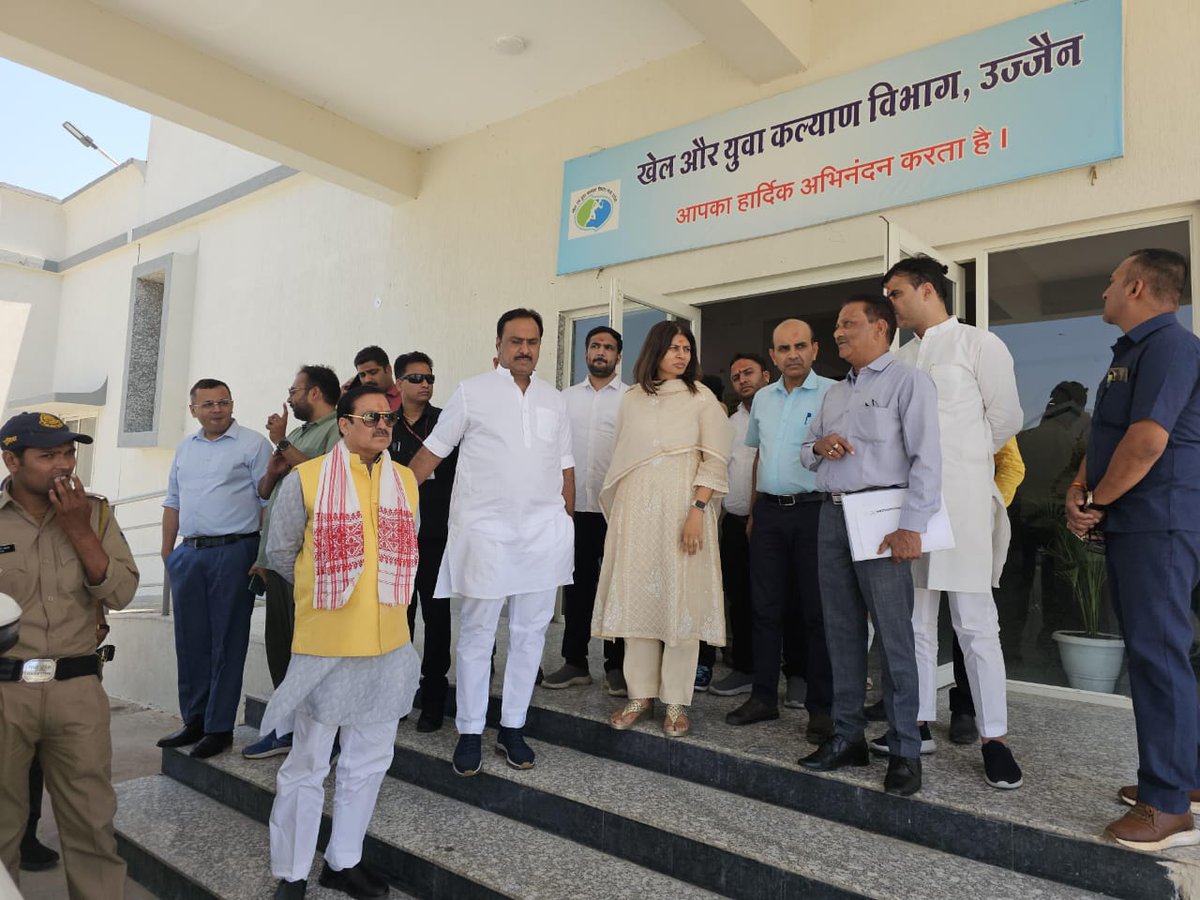 PROJS_Ujjain's tweet image. प्रभारी मंत्री श्री गौतम टेटवाल व केंद्रीय मंत्री श्रीमती रक्षा खडसे ने नानाखेड़ा स्टेडियम का निरीक्षण कर युवा खिलाड़ियों को बेहतर सुविधाएं व खेल प्रोत्साहन पर चर्चा की।
#Ujjain #SportsDevelopment #YouthEmpowerment #MPNews