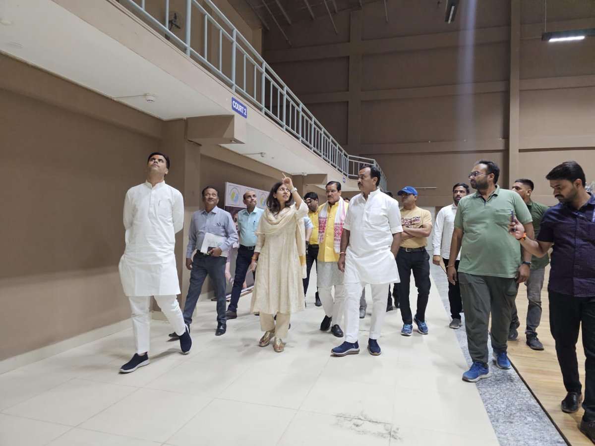 PROJS_Ujjain's tweet image. प्रभारी मंत्री श्री गौतम टेटवाल व केंद्रीय मंत्री श्रीमती रक्षा खडसे ने नानाखेड़ा स्टेडियम का निरीक्षण कर युवा खिलाड़ियों को बेहतर सुविधाएं व खेल प्रोत्साहन पर चर्चा की।
#Ujjain #SportsDevelopment #YouthEmpowerment #MPNews