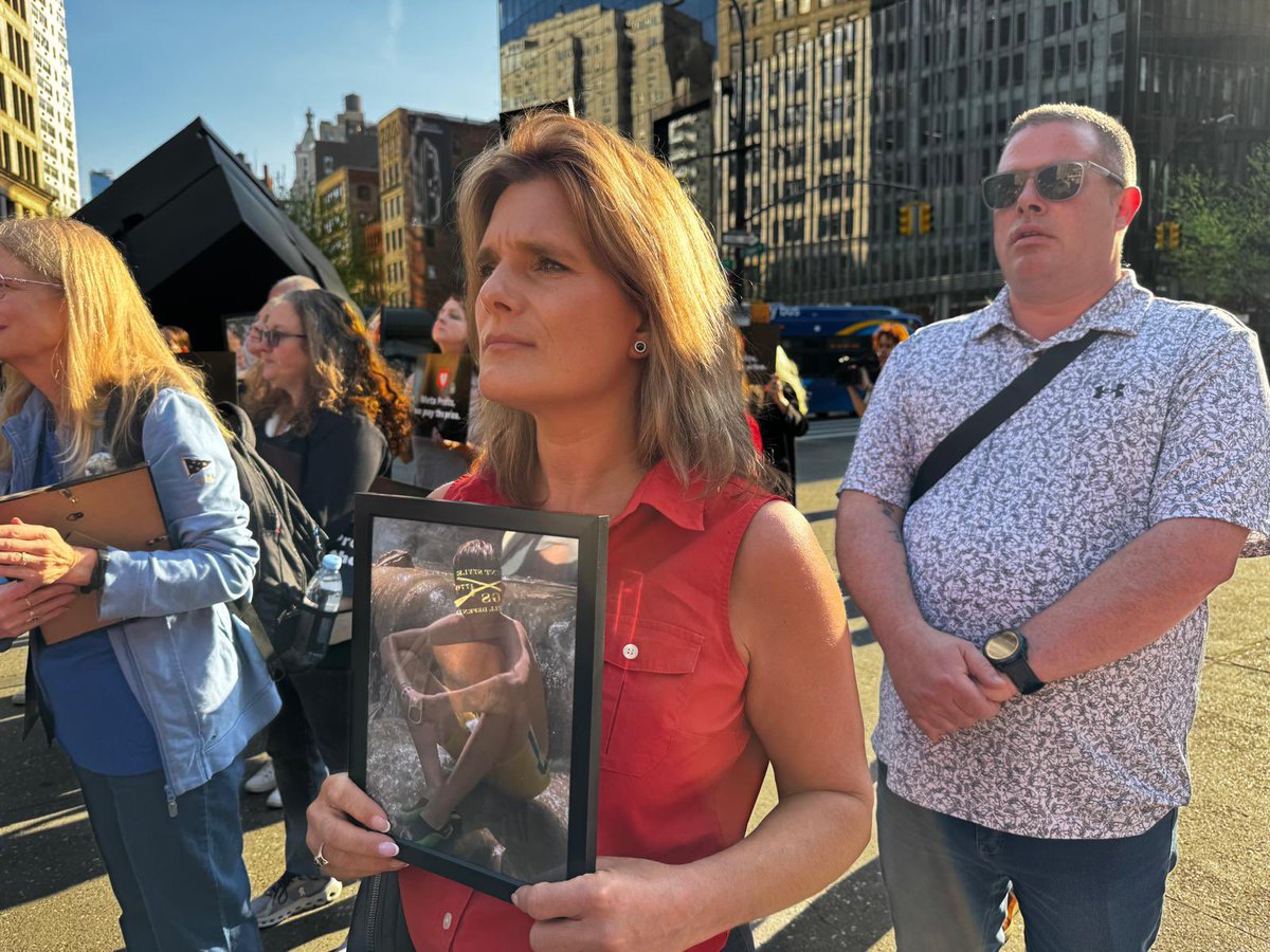 EXCLUSIVE: Prince Harry and Meghan, Duchess of Sussex call for stronger protections after meeting British parents who believe social media played a part in the death of their children.

bbc.com/news/articles/…