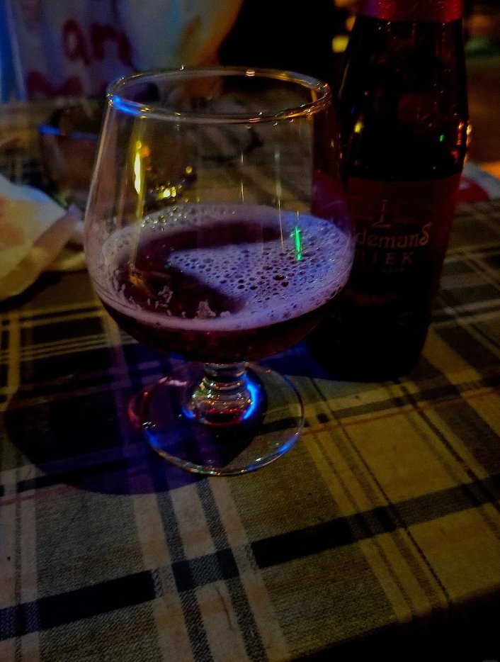 深夜の酒は、物語のある人のためのものです。
私には酒がありますが、あなたには物語がありますか?
#ワイン  #真夜中です