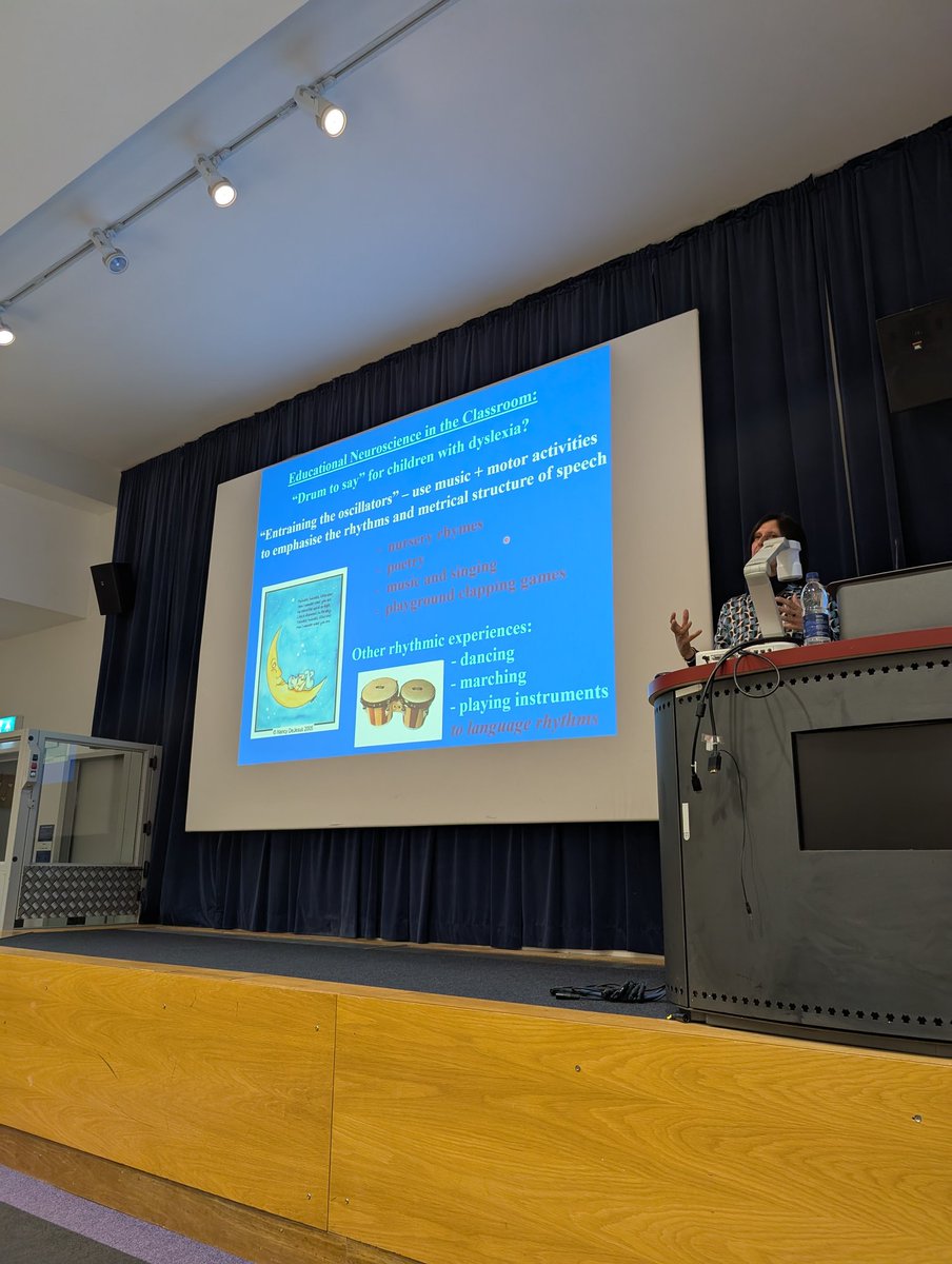 A fascinating first keynote from Prof. Usha Goswami on differences in rhythm processing in the dyslexic brain 🧠🗨️🥁

Prof. Goswami's work is an excellent example of how neuroscience research can be translated into effective educational interventions 

#dyslexia #ENCoRE2025