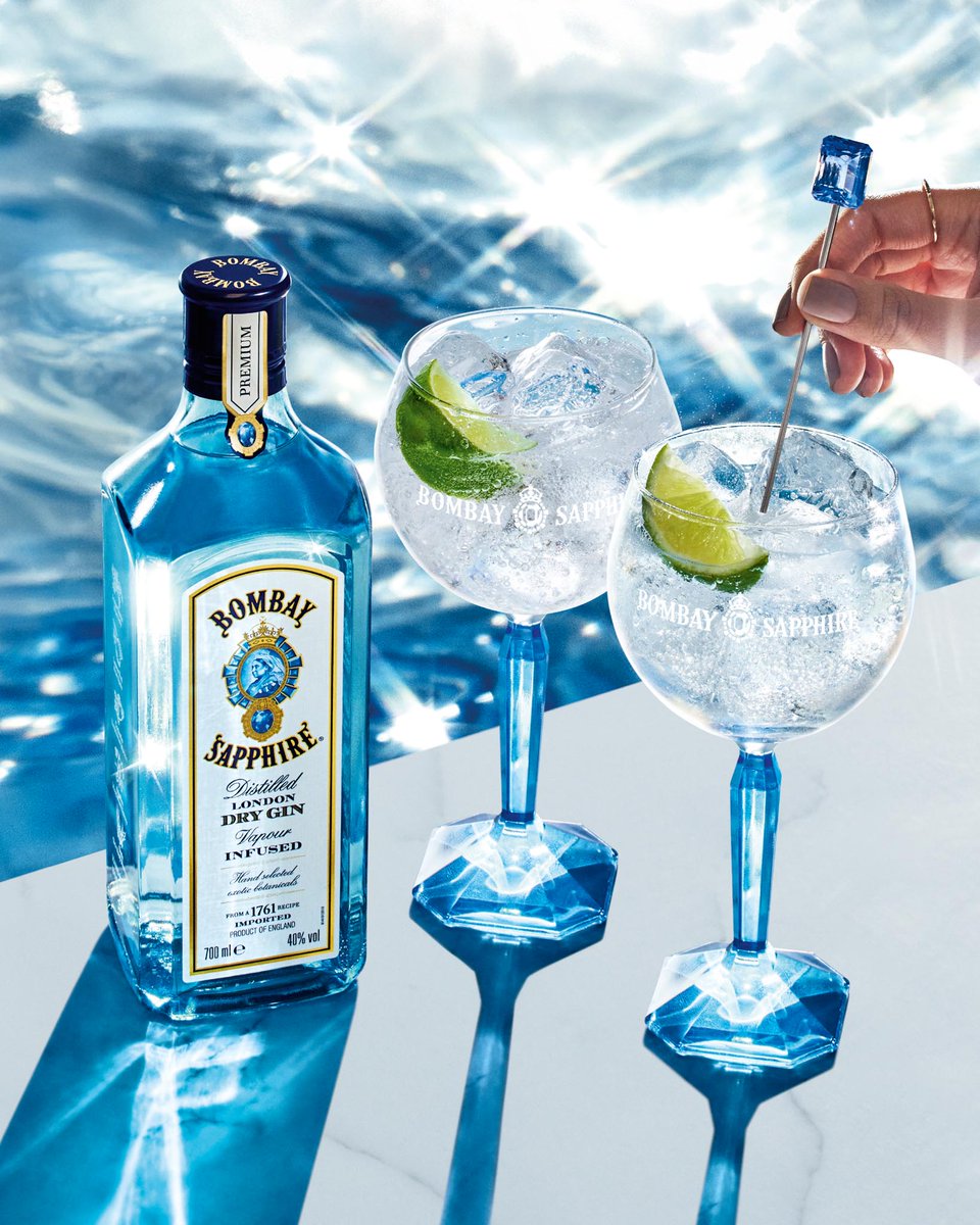 homeofbombay's tweet image. Ok, who else is suddenly craving a Bombay Sapphire Gin &amp;amp; Tonic? 🙋‍♀️

#BombaySapphire #Gin #GinAndTonic #Cocktail #Summer #HomeOfBombay  #Mixology #GinCocktail