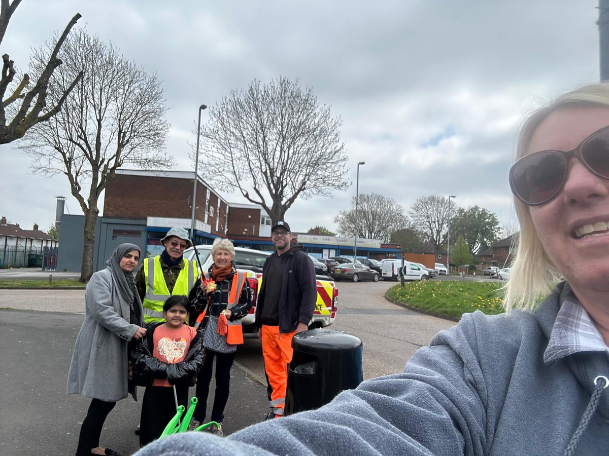 Cllr Marje Bridle (@cllr_bridle) on Twitter photo Ran into a hard working <a href="/BhamCityCouncil/">Bham City Council</a> Street Clean man who welcomed our help & loaded all our bags in his truck! Ran into a hard working <a href="/BhamCityCouncil/">Bham City Council</a> Street Clean man who welcomed our help & loaded all our bags in his truck!