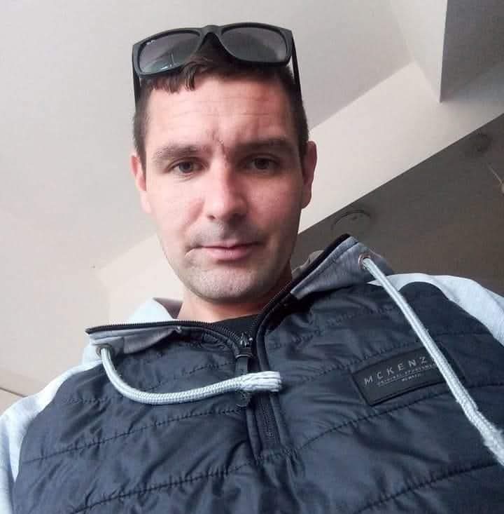 BenoitSZN's tweet photo. HATE WATCH IS BACK 

Day 4 of posting a picture of Mark Blagburn until his life folds https://t.co/Rd5xRzJhrN