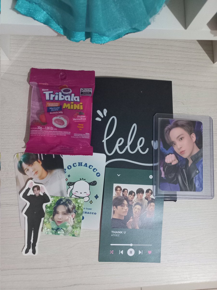 lv3jh_'s tweet photo. Feedback positivo para a @atzcollector, super atenciosa e o photocard chegou bem embaladinho com brindes muito fofos. amei o docinho 💕 https://t.co/QjnFo2cXql